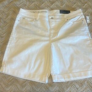 Talbots, Flawless Five-Pocket, White 9” Girlfriend Stretch Short, Size 18
